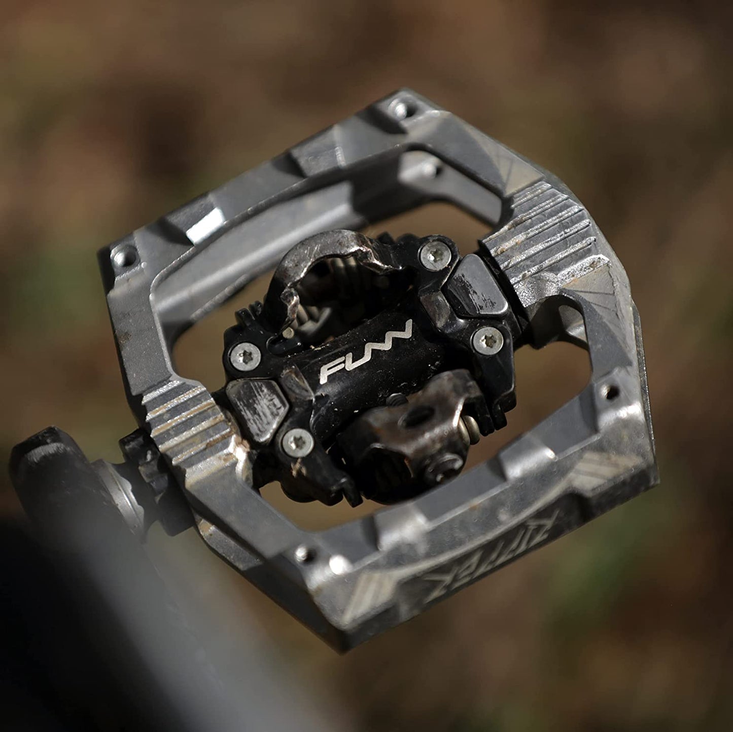 Ripper Mountain Bike Clipless Pedals, Rocker Clip/Spring-Loaded Clip-In Mechanism, Compatible with SPD Cleats, 9/16" Crmo Axle Bicycle Pedals for Mtb/Gravel Cycling