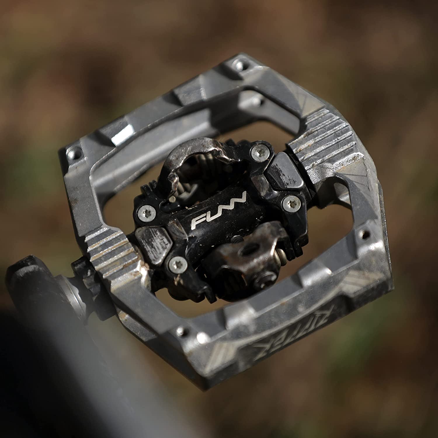 Ripper Mountain Bike Clipless Pedals, Rocker Clip/Spring-Loaded Clip-In Mechanism, Compatible with SPD Cleats, 9/16" Crmo Axle Bicycle Pedals for Mtb/Gravel Cycling